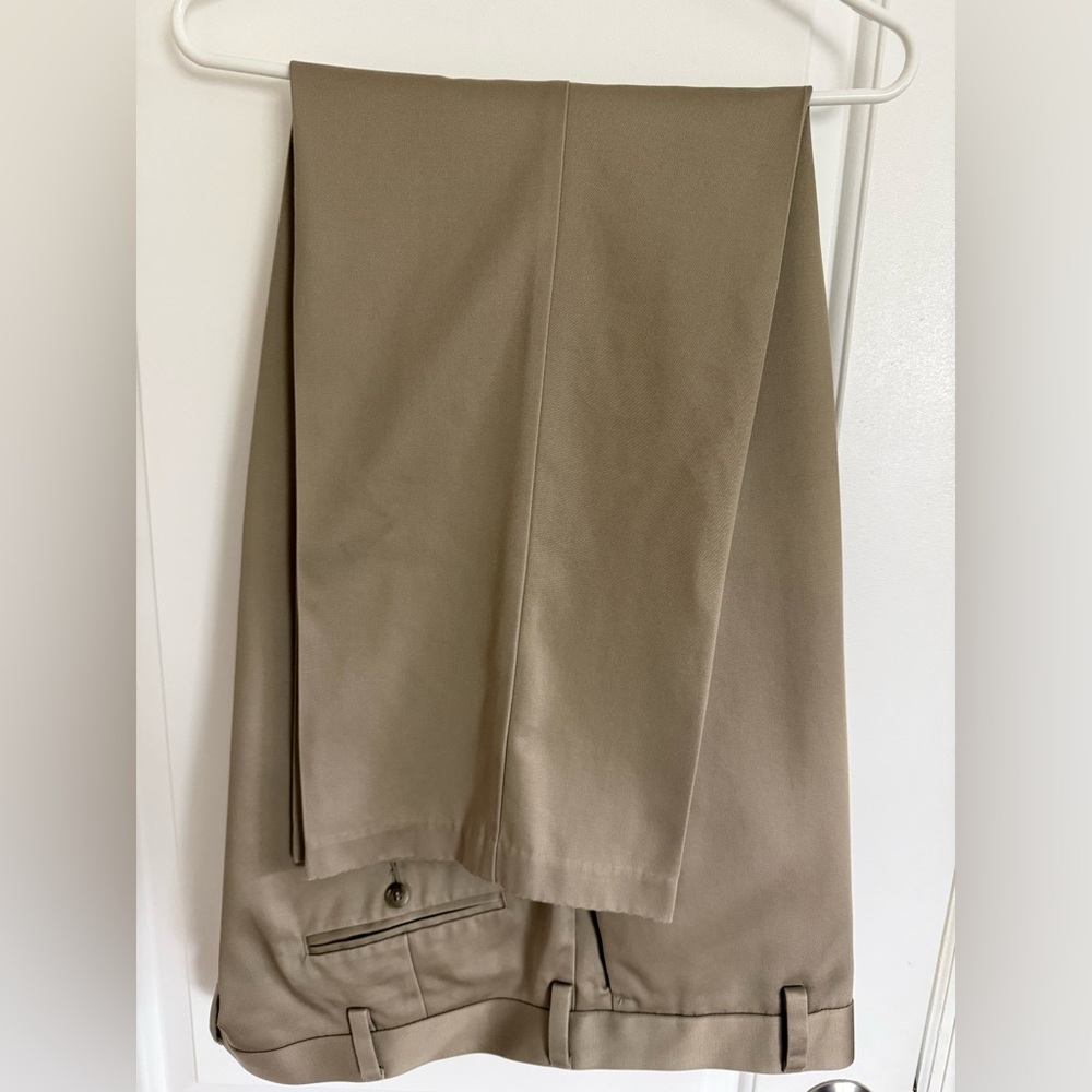 Docker’s Men's Khaki Chinos 42x32